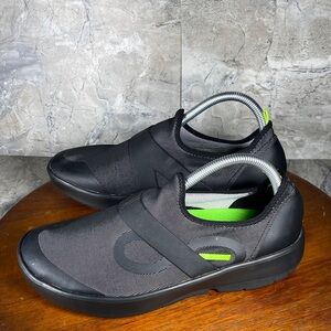 Oofos OOmg eeZe Men’s Size 10 Black Slip On Athletic Shoes
